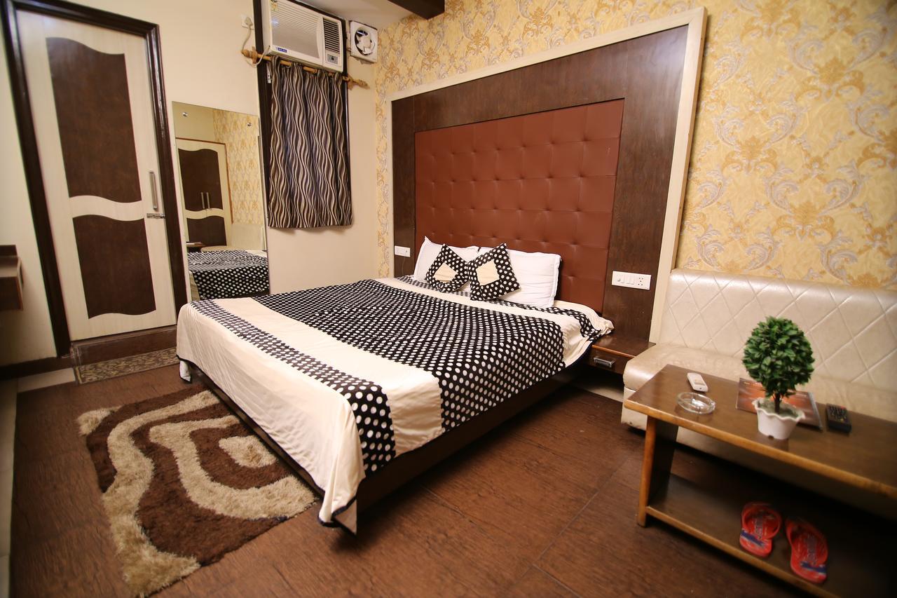 Hotel Pappan Plaza Palwal Eksteriør bilde