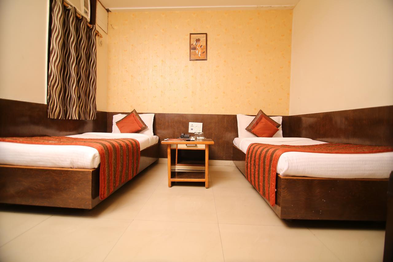 Hotel Pappan Plaza Palwal Eksteriør bilde