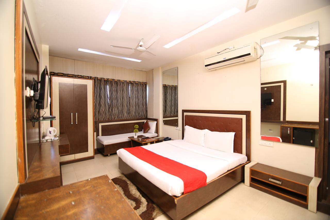 Hotel Pappan Plaza Palwal Eksteriør bilde