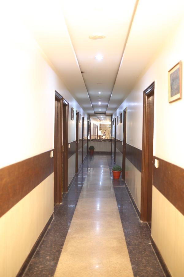 Hotel Pappan Plaza Palwal Eksteriør bilde